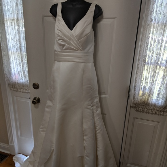 Jasmine Dresses & Skirts - Jasmine Bridal Vneck A Line Wedding Gown*sale*